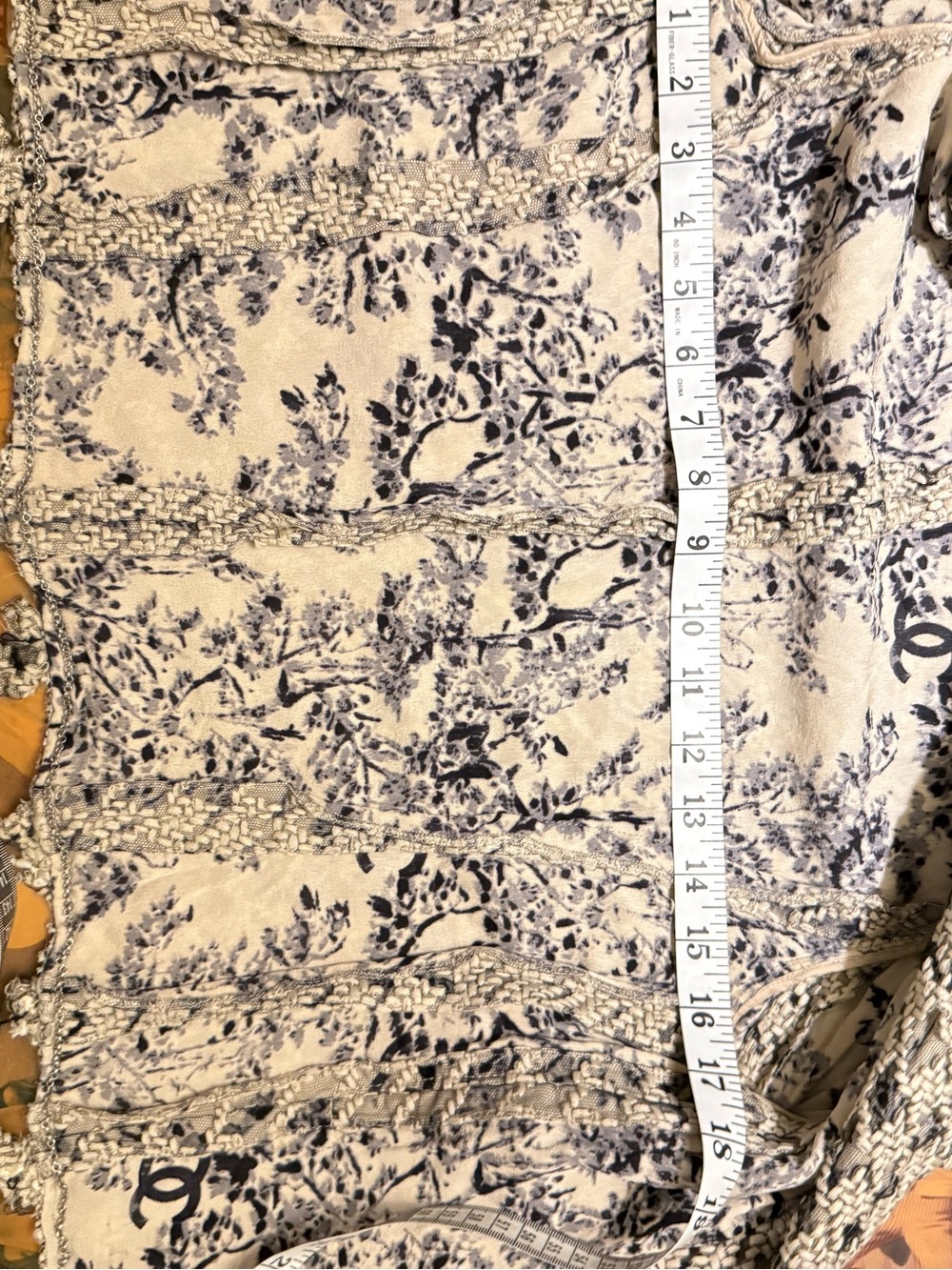 CHANEL Vintage Black & Beige Tweed Bouclé Jacket - Picture 14 of 15